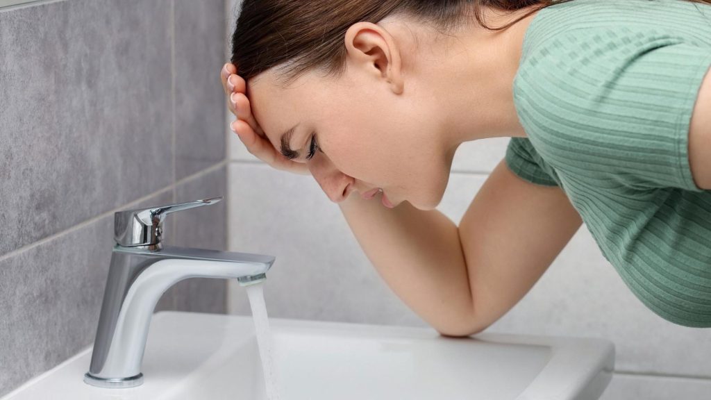 what are opioids? a class of drugs with side effects like nausea